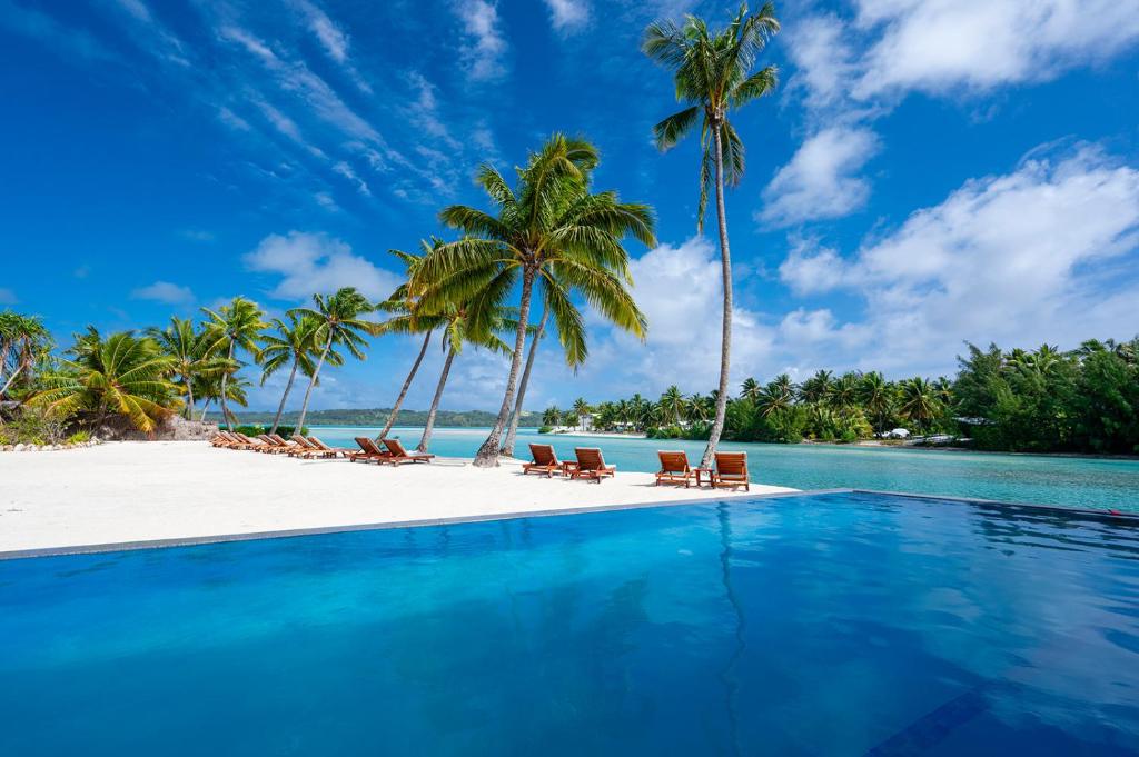 Aitutaki Lagoon Private Island Resort - Beach Sun Chairs