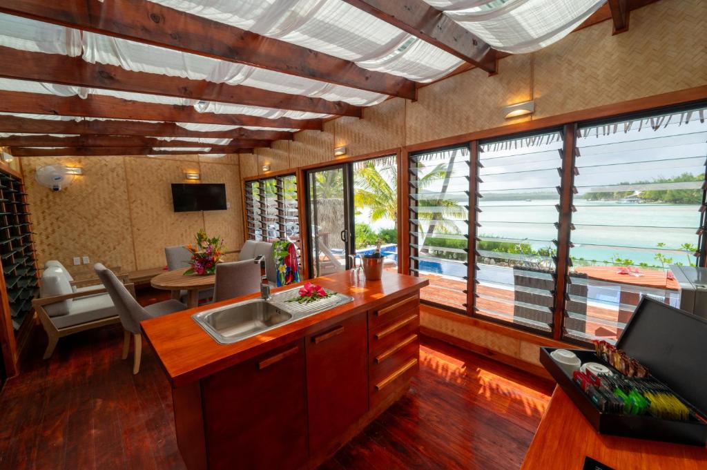 Aitutaki Lagoon Private Island Resort - Bungalows Interior