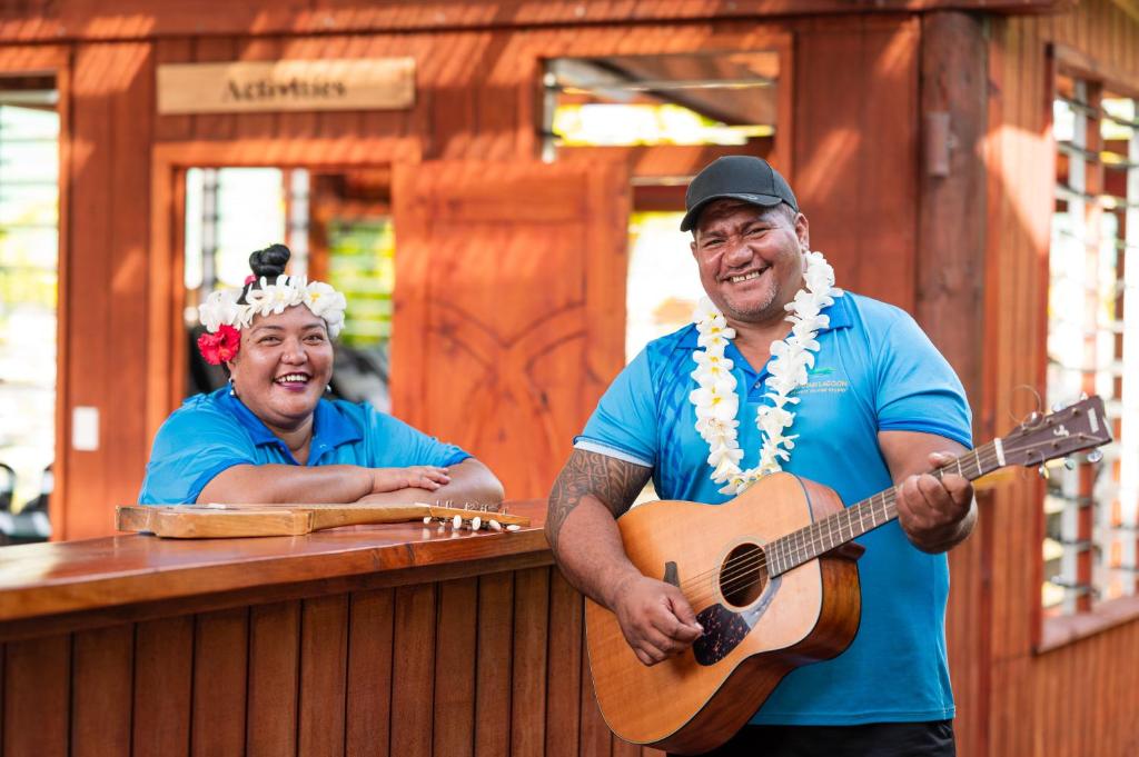 Aitutaki Lagoon Private Island Resort - Traditional Musicians