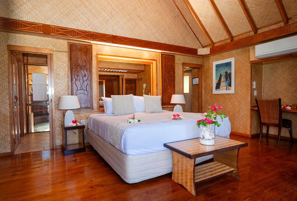 Aitutaki Lagoon Private Island Resort - Water Bungalows Interior