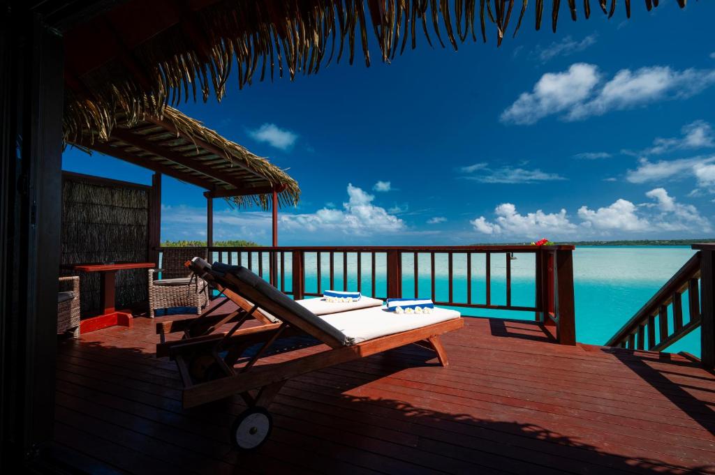 Aitutaki Lagoon Private Island Resort - Water Bungalows Deck