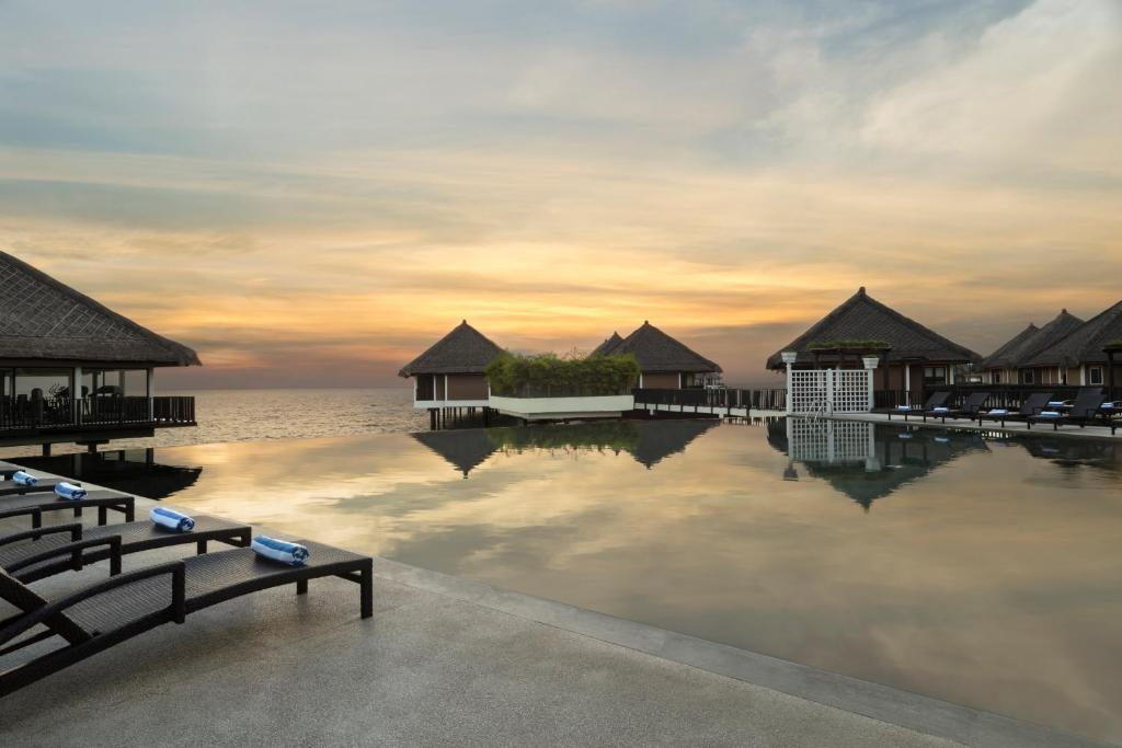 Avani Sepang Goldcoast Resort Pool Sunset