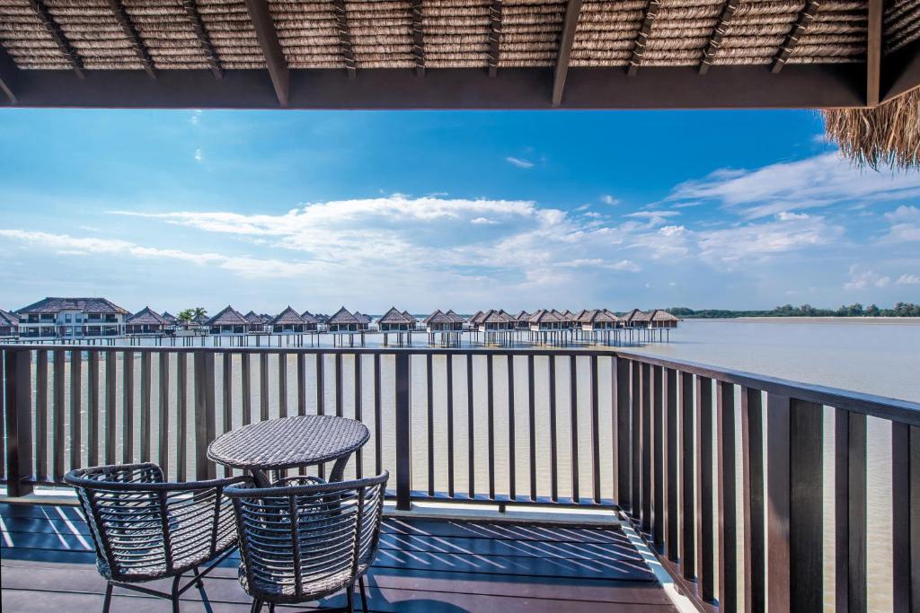 Avani Sepang Goldcoast Resort Water Bungalows