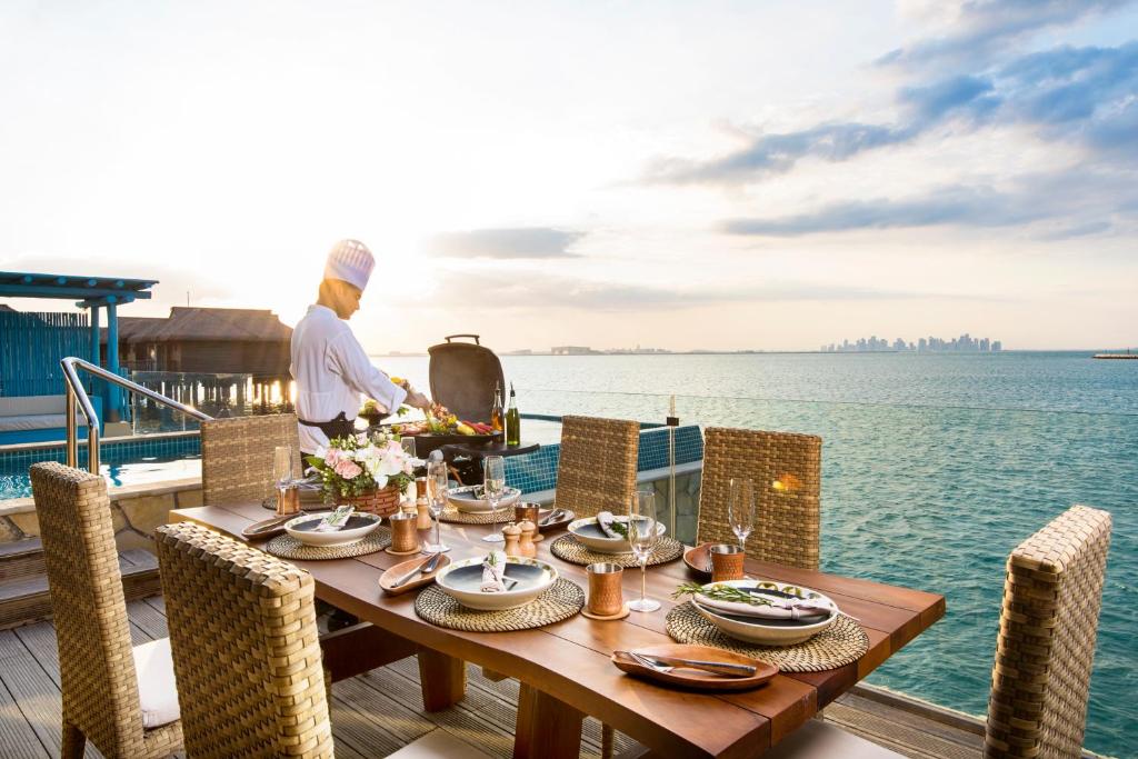 Banana Island Resort Doha by Anantara - Dining on the deck
