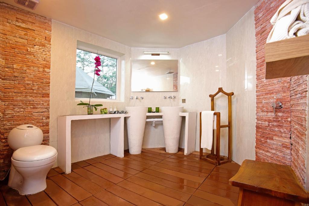 Canvas & Orchids Retreat - Bath Room