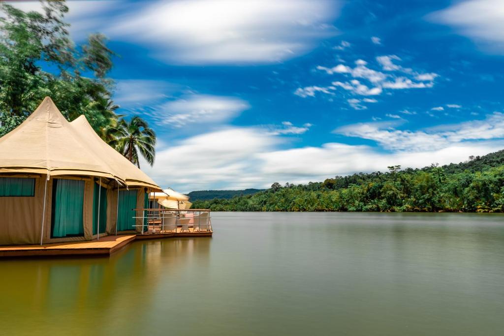 Canvas & Orchids Retreat - Water Bungalows Exterior 1