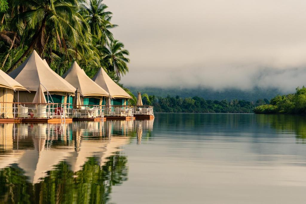 Canvas & Orchids Retreat - Water Bungalows