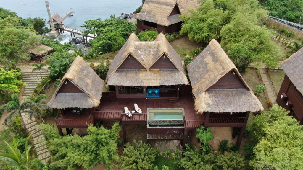 Cauayan Island Resort and Spa Bungalows