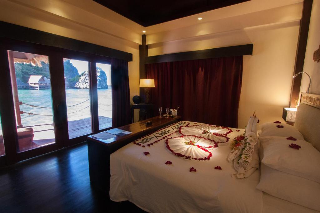 Cauayan Island Resort and Spa Room Interior