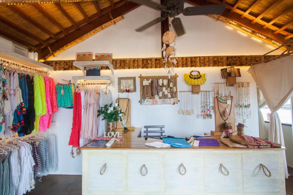 Cauayan Island Resort and Spa - Shop