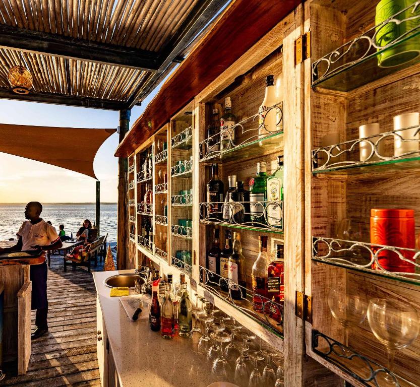 Chale Island Resort - Bar