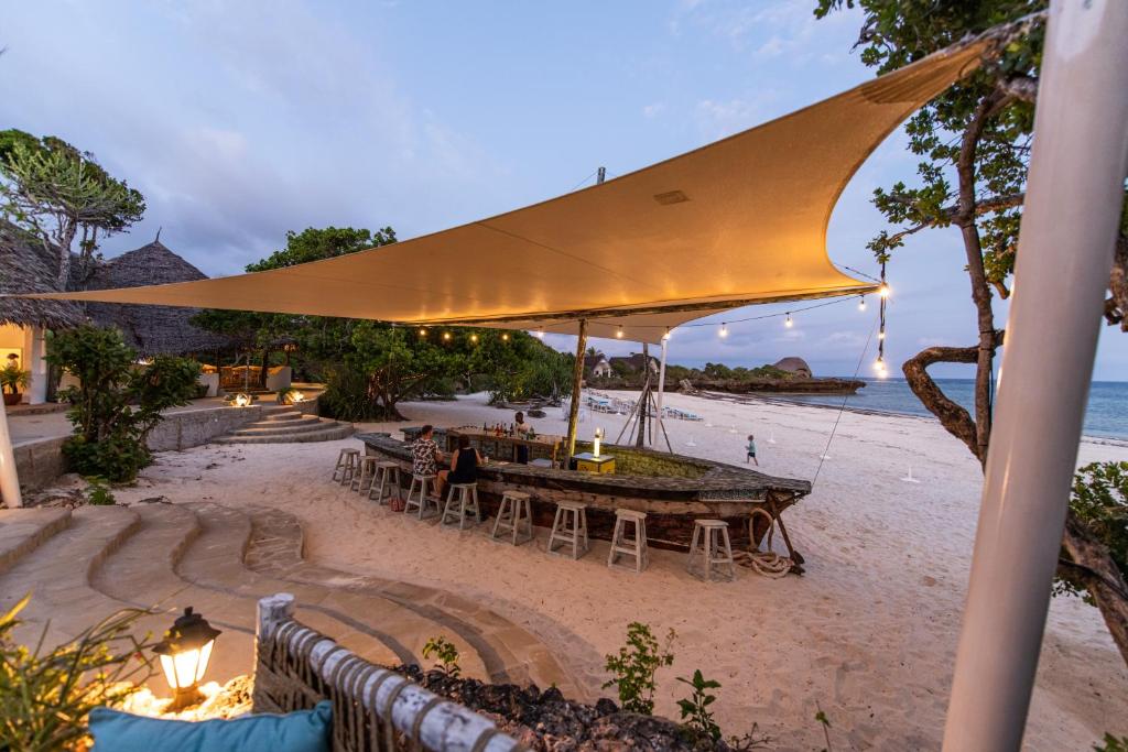 Chale Island Resort - Beach
