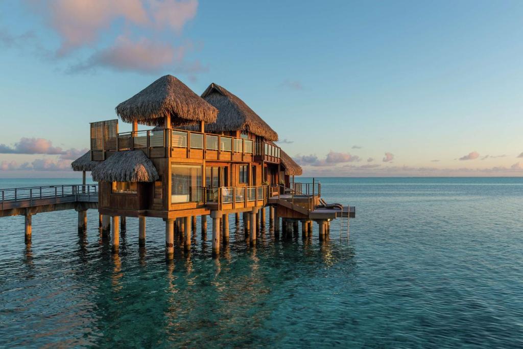 Conrad Bora Bora Nui, Bora Bora sunset