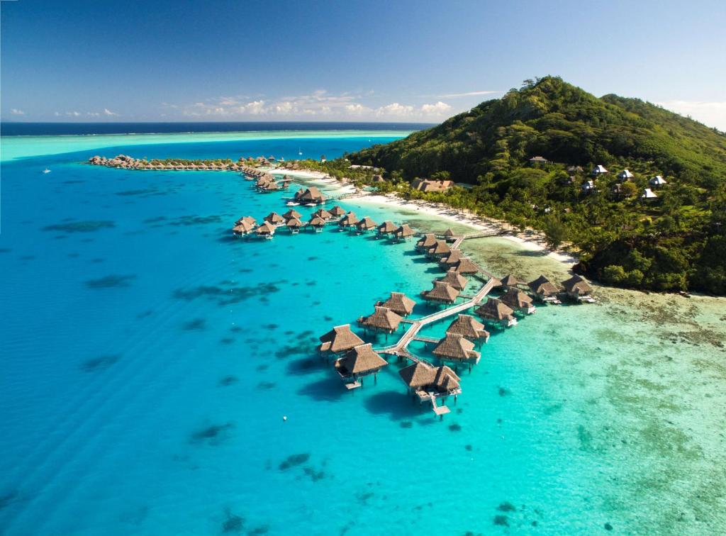 Conrad Bora Bora Nui, Bora Bora with mountain
