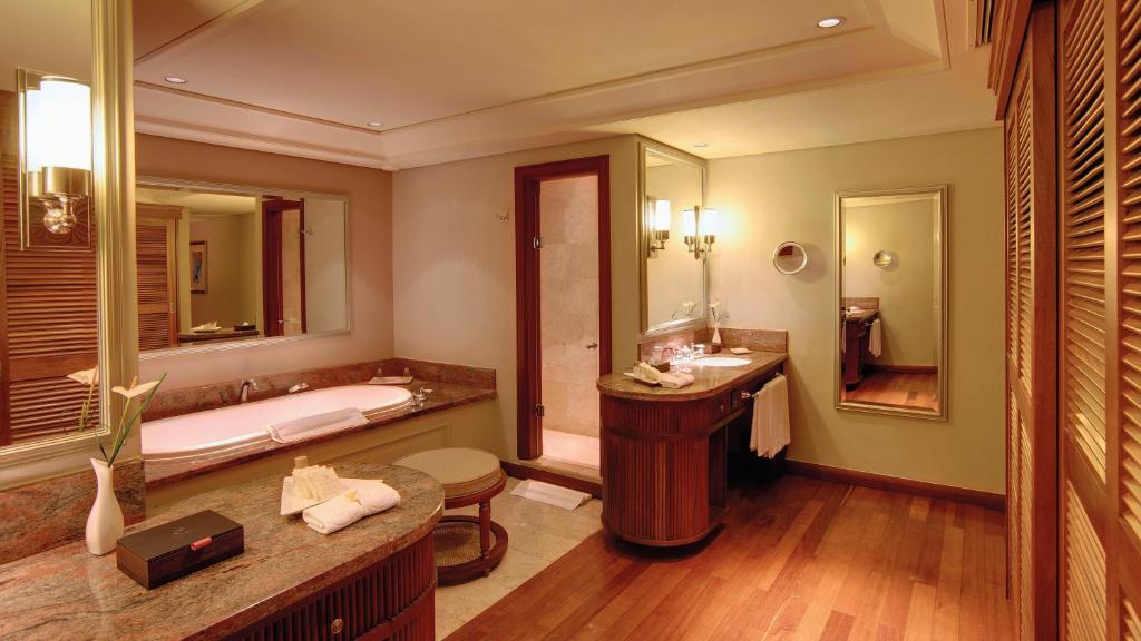 Constance Prince Maurice - Beach Bungalows Bathroom