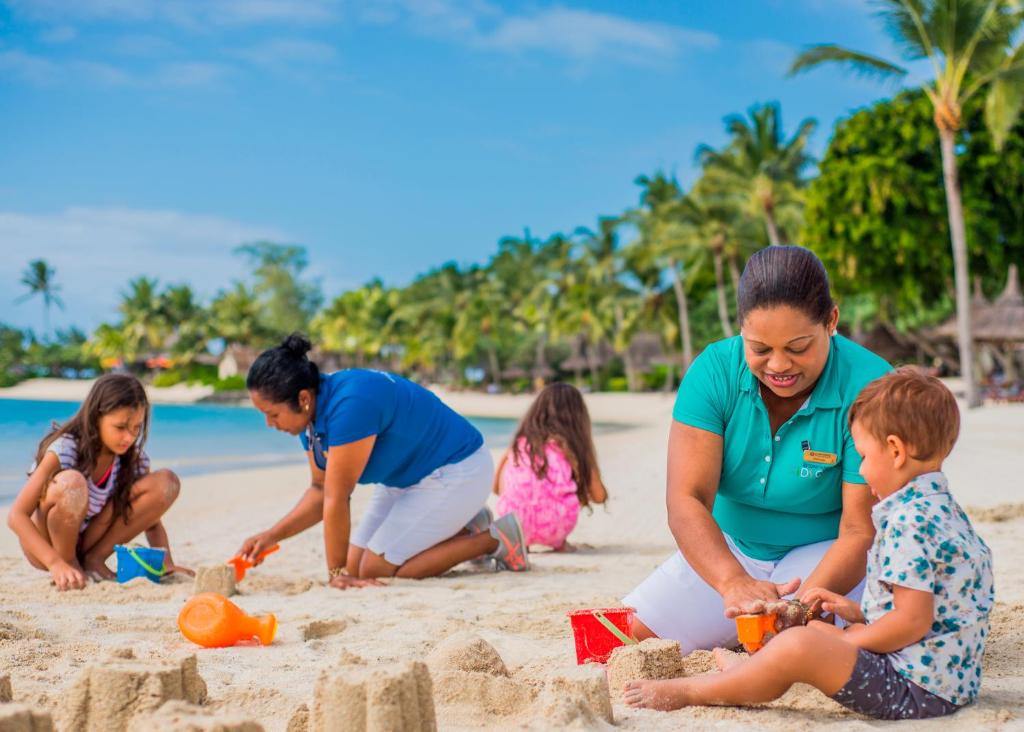 Constance Prince Maurice - Kids Club - Fun with Children