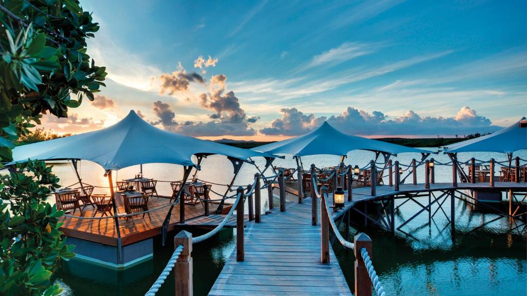 Constance Prince Maurice - Restaurant Overwater Decks