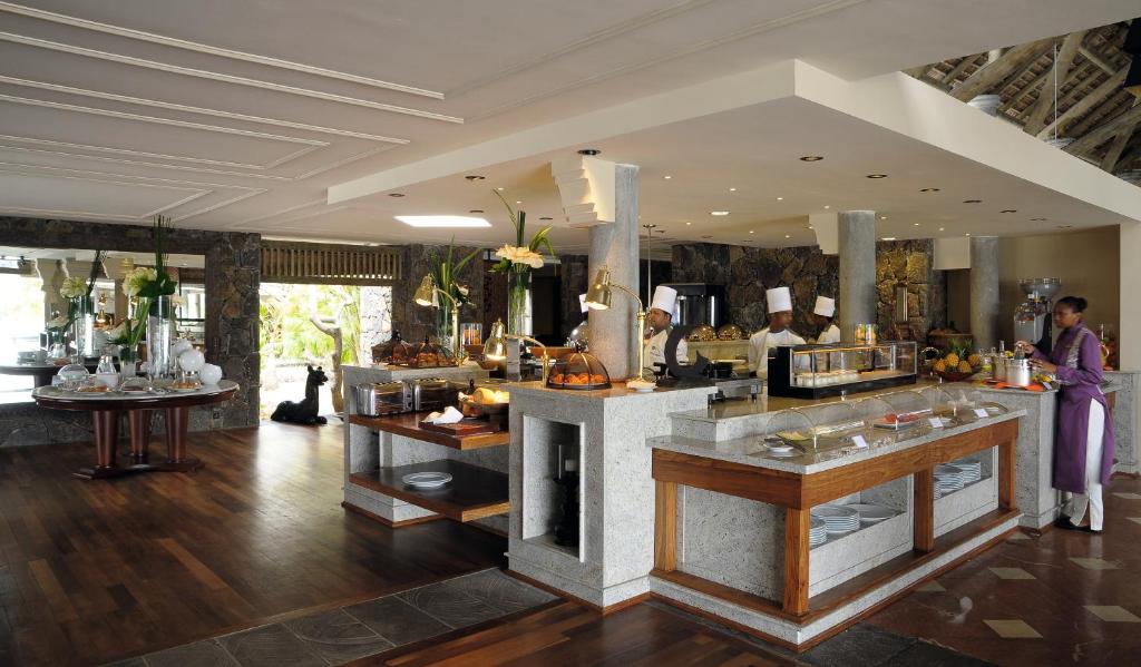 Constance Prince Maurice - Restaurant getting ready