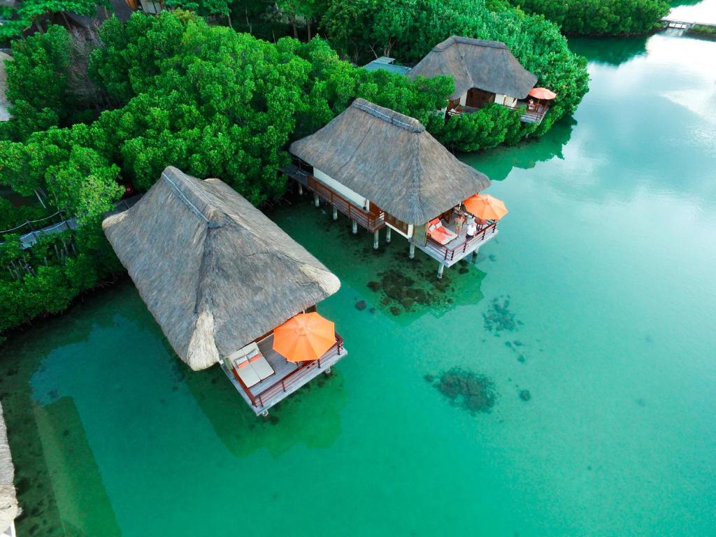 Constance Prince Maurice - Water Bungalows Areal