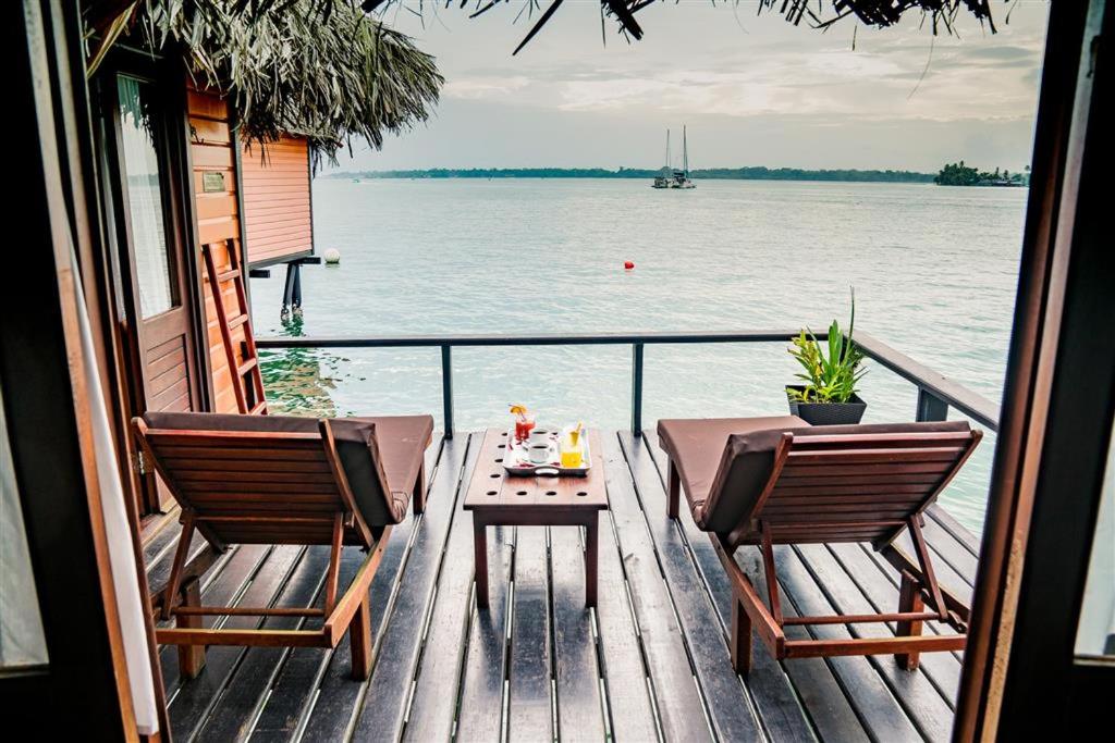 Eclypse de Mar Acqua Lodge - Water Bungalows Deck
