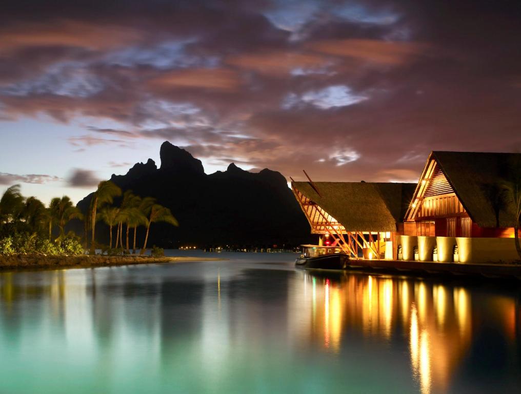 Four Seasons Resort Bora Bora - Night Scenery