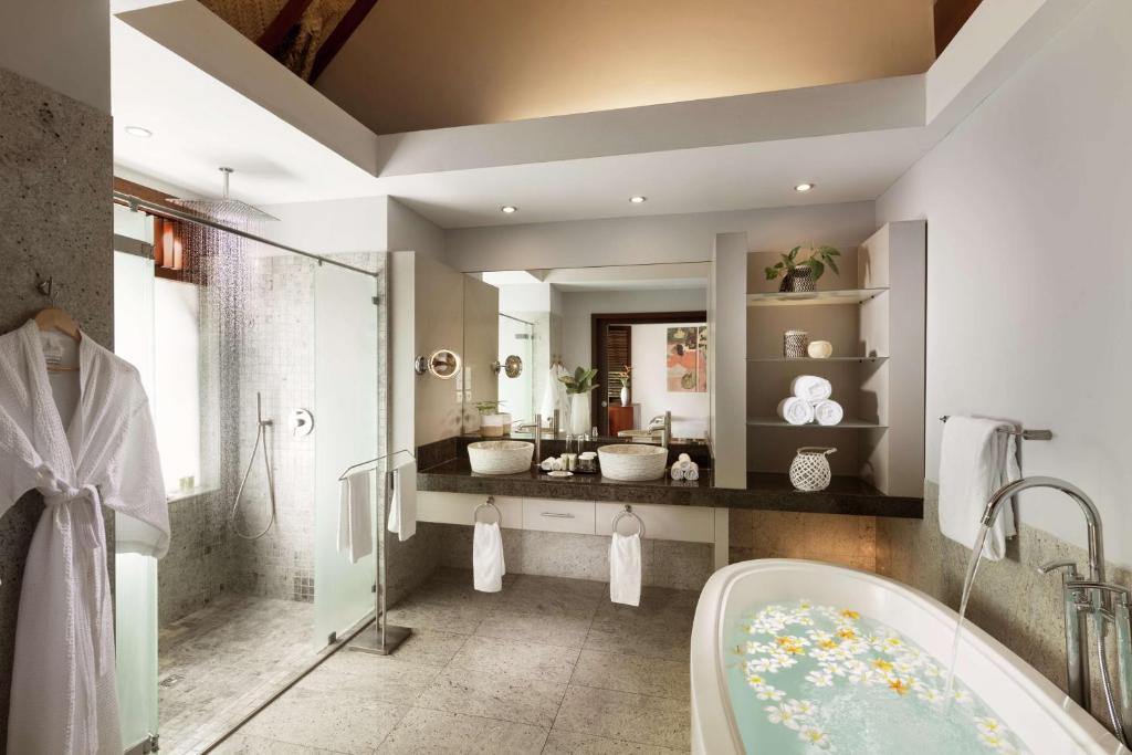 Hilton Moorea Lagoon Resort & Spa - Bathroom