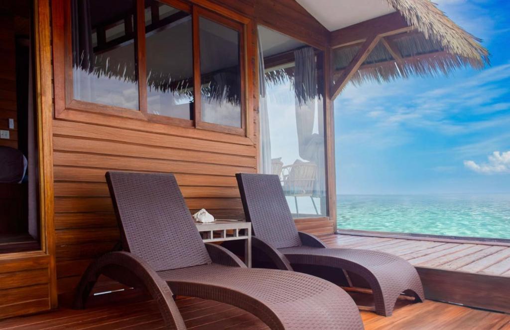 Hotel Azul Resort - Water Bungalows Deck Chairs