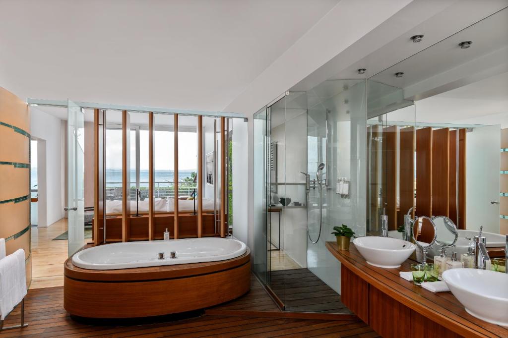 Hotel Palafitte - Water Bungalows Bathroom