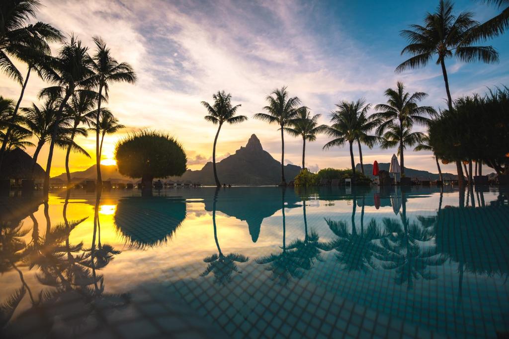 InterContinental Bora Bora & Thalasso Spa by IHG - Sunset