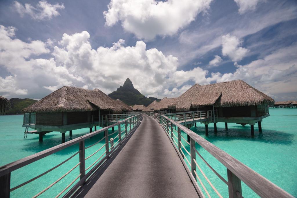 InterContinental Bora Bora & Thalasso Spa by IHG - Water Bungalow Jetty