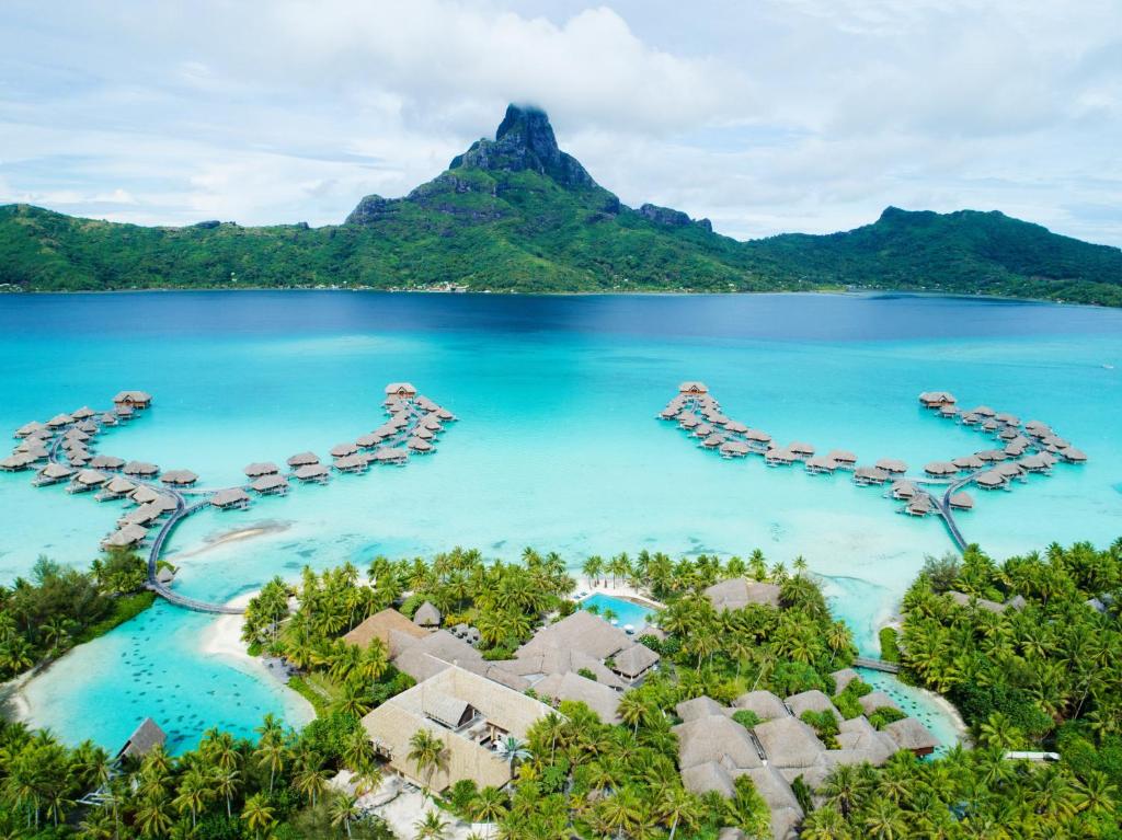 InterContinental Bora Bora & Thalasso Spa by IHG - Water Bungalows Areal
