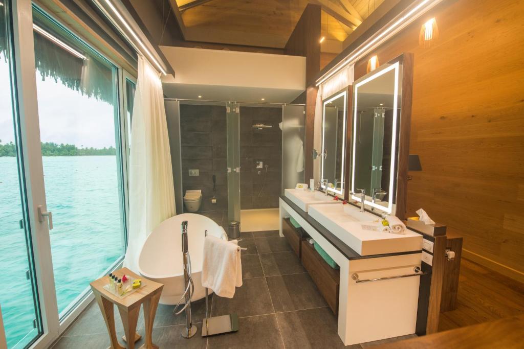 InterContinental Bora Bora & Thalasso Spa by IHG - Water Bungalows Bathroom