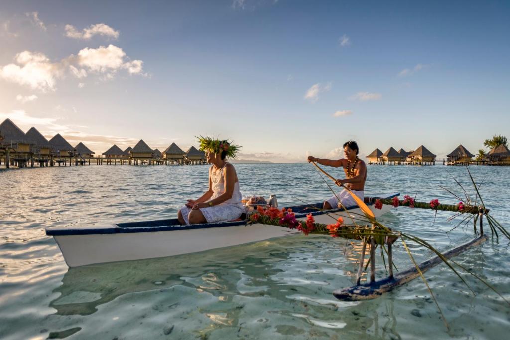 Intercontinental Bora Bora Le Moana Resort - Taking Breakfast