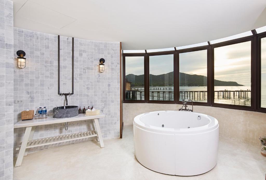 Kept Bangsaray Hotel Pattaya - Tub