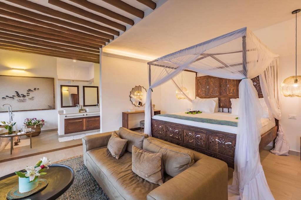 Konokono Beach Resort and Isaraya Luxury Overwater Villas - Bungalow Interior