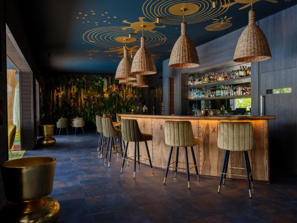 Le Bora Bora by Pearl Resorts - Bar Counter