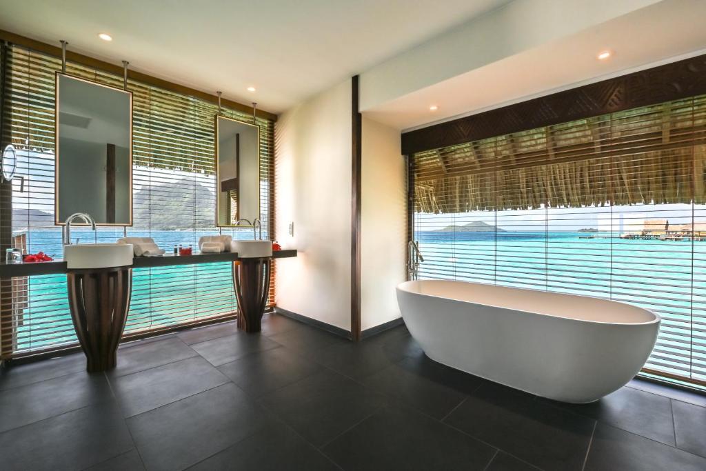 Le Bora Bora by Pearl Resorts - Water Bungalows Bathroom