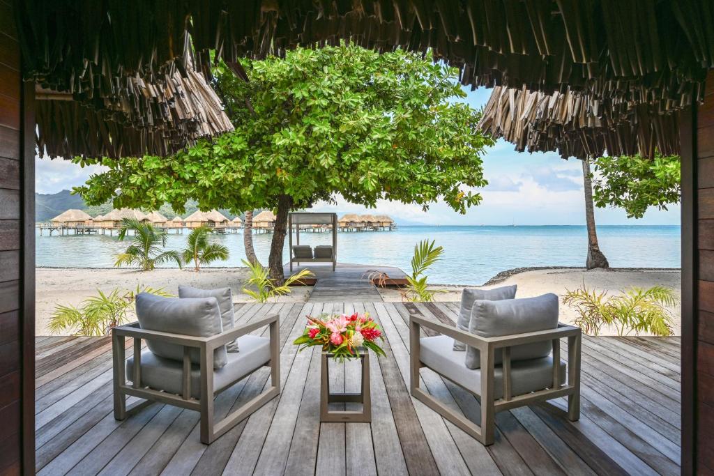 Le Taha'a by Pearl Resorts - Beach Bungalows Deck