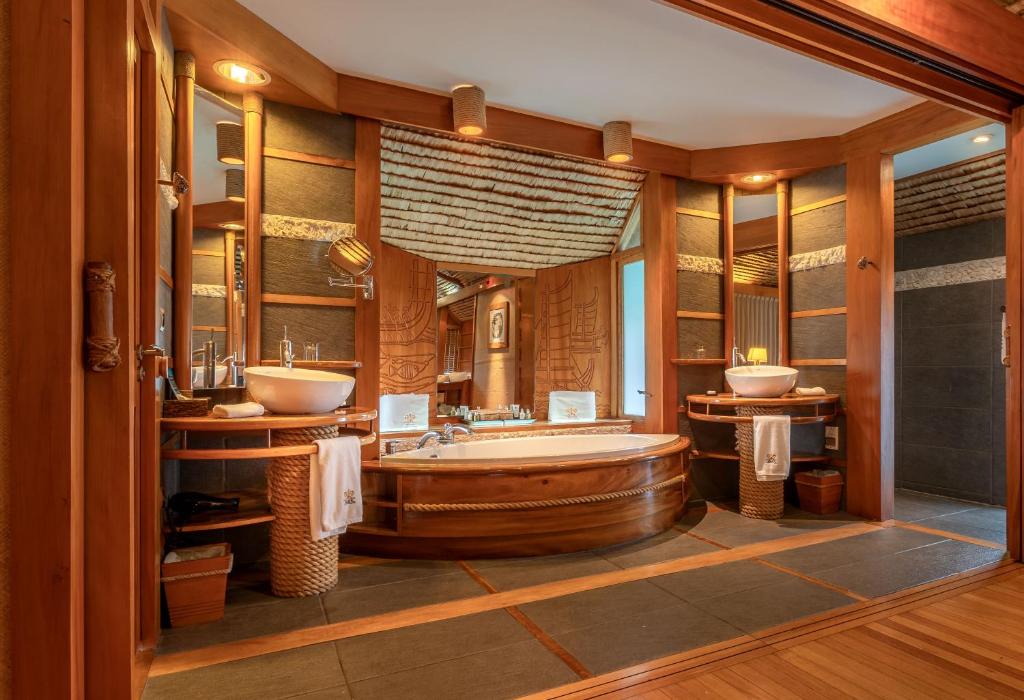 Le Taha'a by Pearl Resorts - Water Bungalows Bathroom