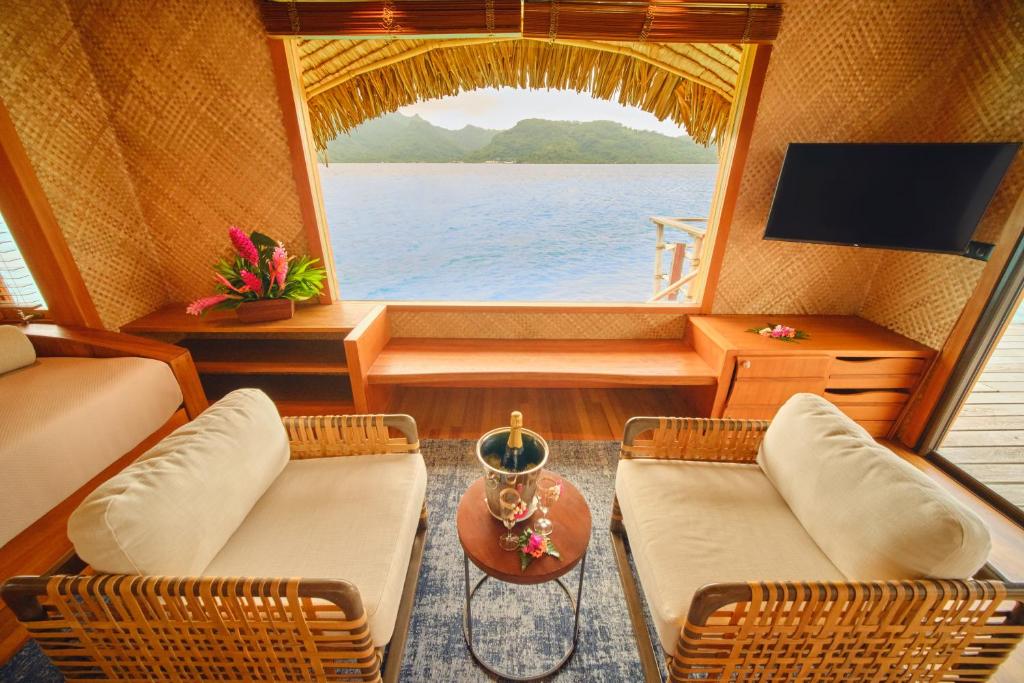 Le Taha'a by Pearl Resorts Water Bungalows Living