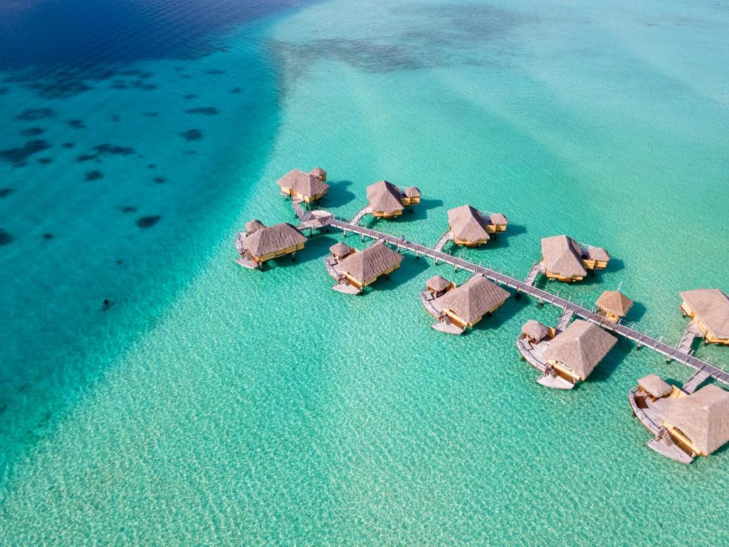 Le Taha'a by Pearl Resorts - Water Bungalows on a Line