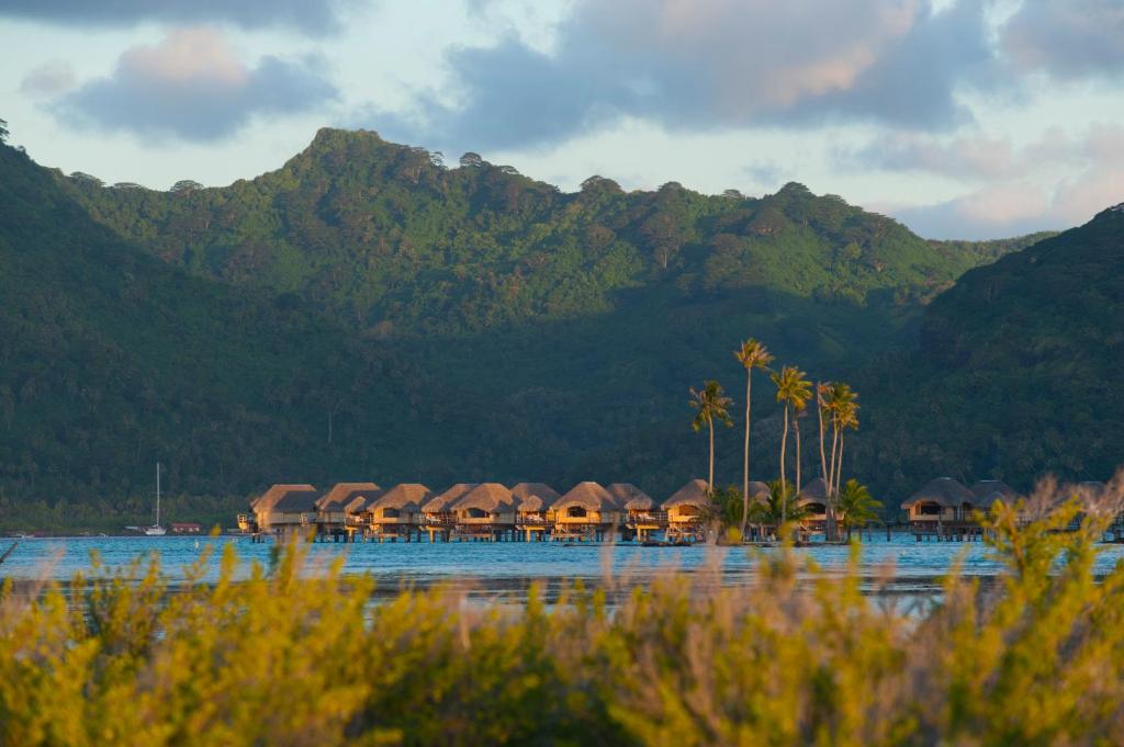 Le Taha'a by Pearl Resorts - Water Bungalows with Mountain View