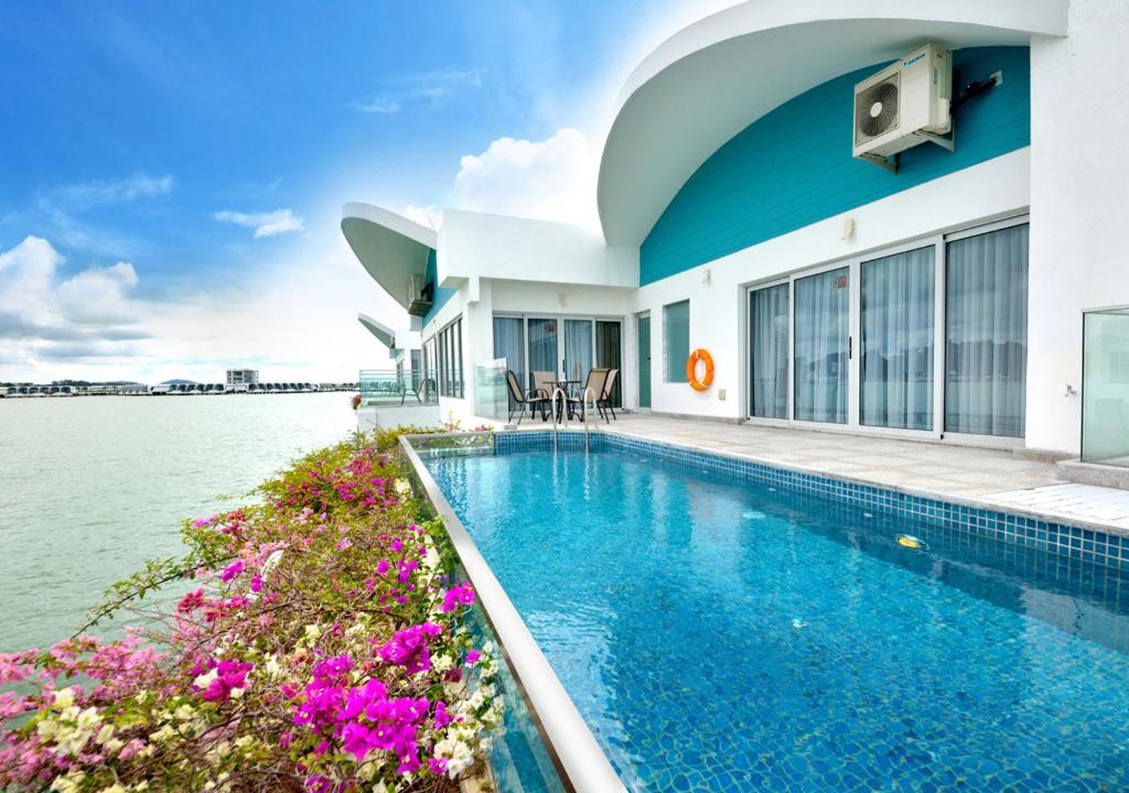 Lexis Hibiscus Port Dickson Pool