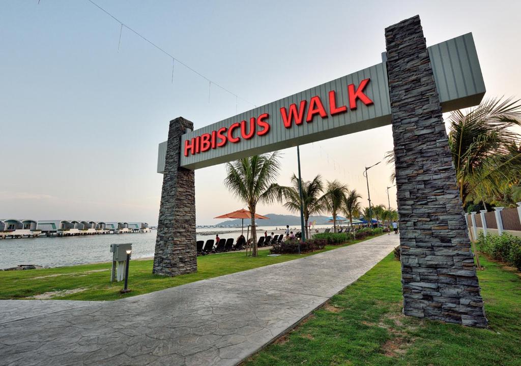 Lexis Hibiscus Port Dickson Walkway