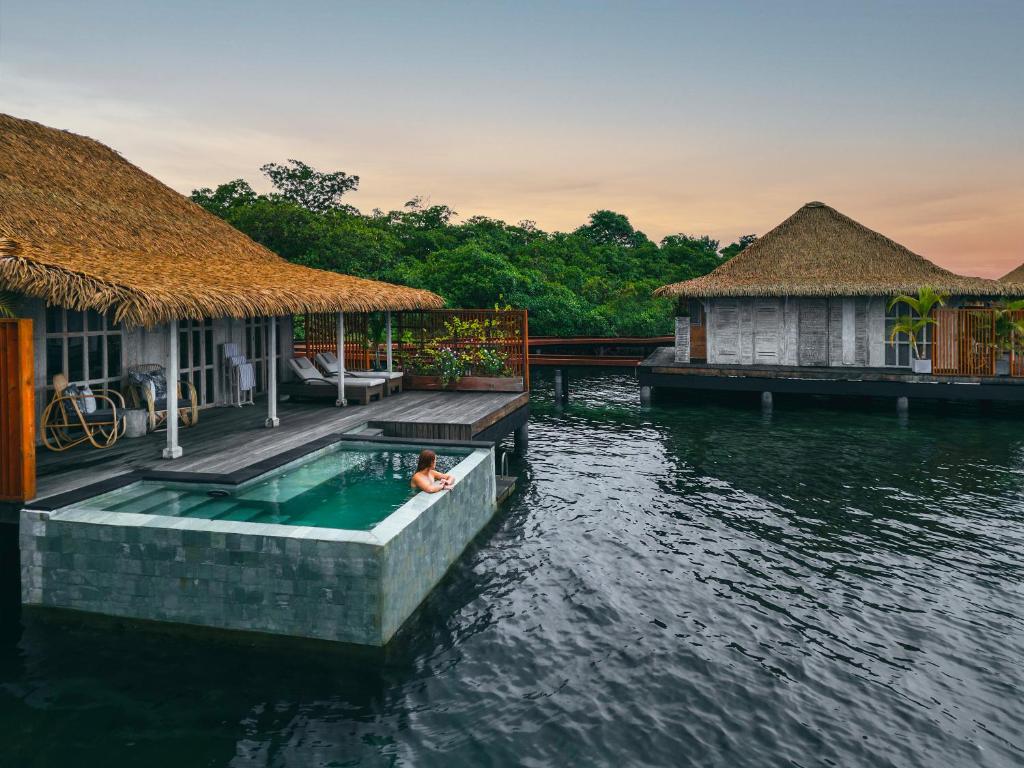 Nayara Bocas del Toro - Water Bungalows side