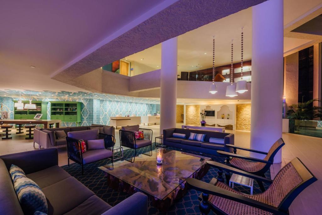 Renaissance Wind Creek Aruba Resort - Lobby