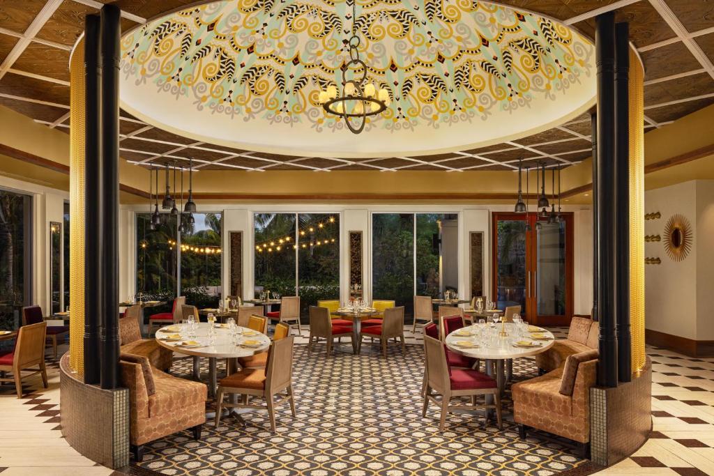 Sandals Grande St. Lucian Spa and Beach All Inclusive Resort - Couples Only - Restaurant Interior