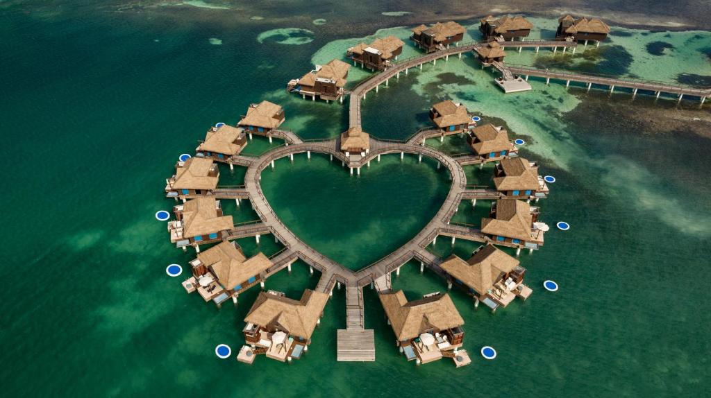 Sandals Royal Caribbean All Inclusive Resort & Private Island - Couples Only 2