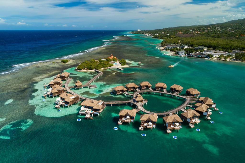 Sandals Royal Caribbean All Inclusive Resort & Private Island - Couples Only 3