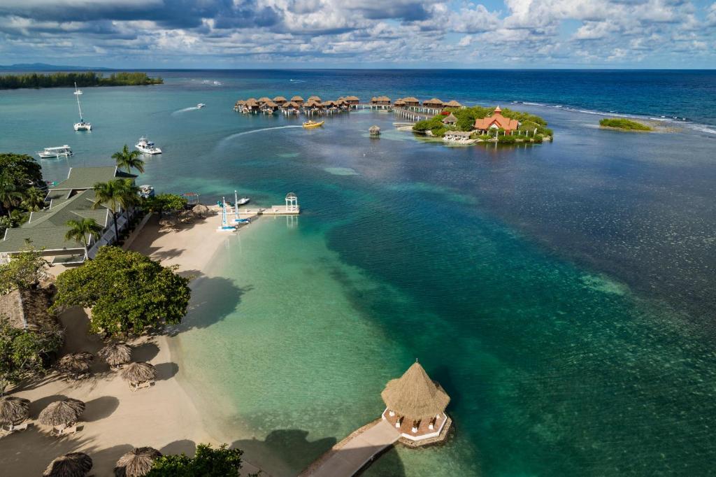 Sandals Royal Caribbean All Inclusive Resort & Private Island - Couples Only - Areal
